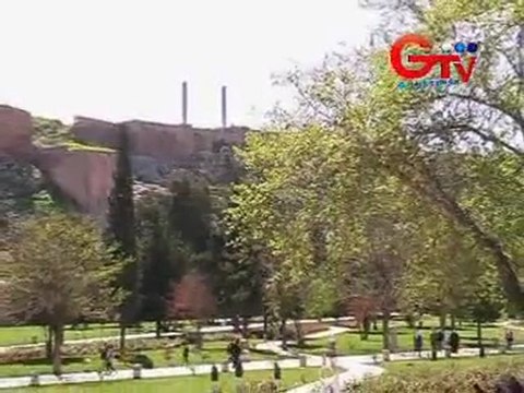 İngilizce 'Urfalıyam Ezelden'