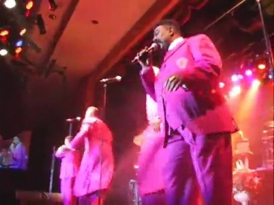 The Whispers - A love thing