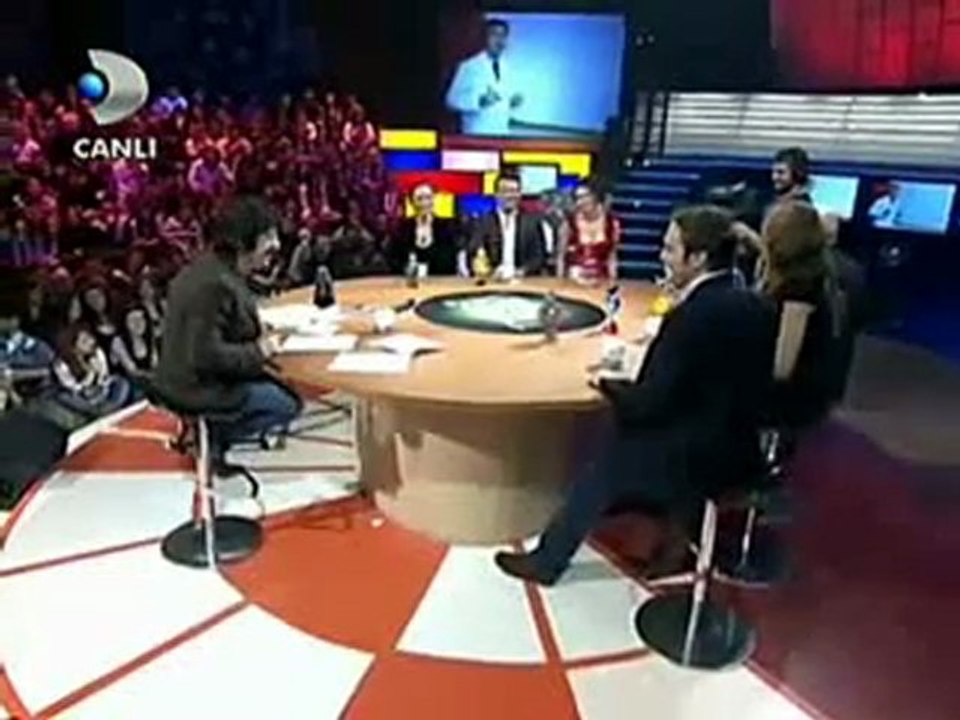 Türkçeyi Yutan İngilizce Öğretmeni :)) - Medya Kralı