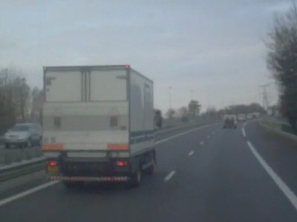 Police(CRS) en camion à + de 90km/h