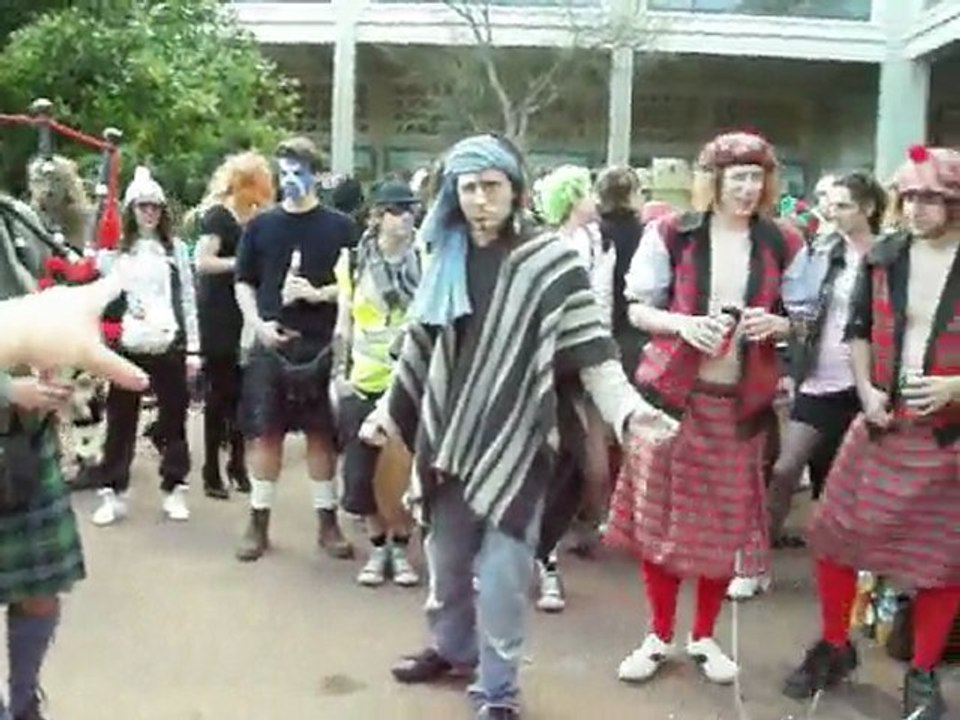 Carnaval etudiant Caen - cornemuse - 2010-04-01