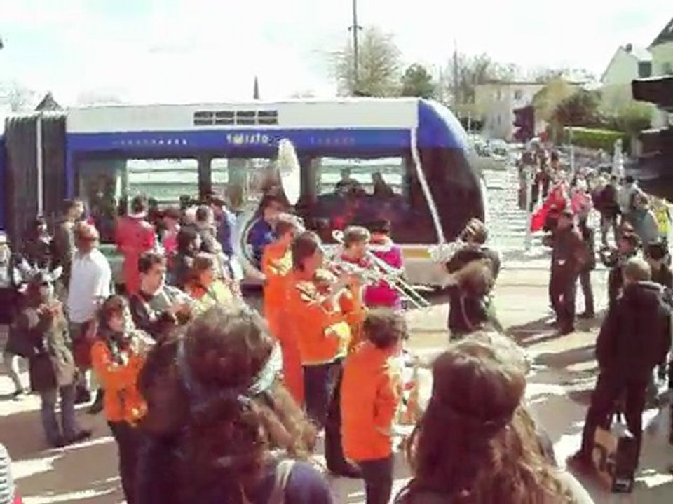 Carnaval etudiant Caen - debut defile - 2010-04-01
