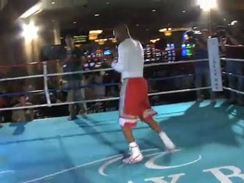 Bernard Hopkins pre-fight shadowboxing