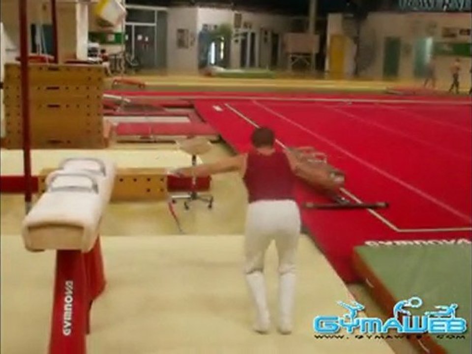 Sortie Stöckli inversé ATR au cheval d'arçons