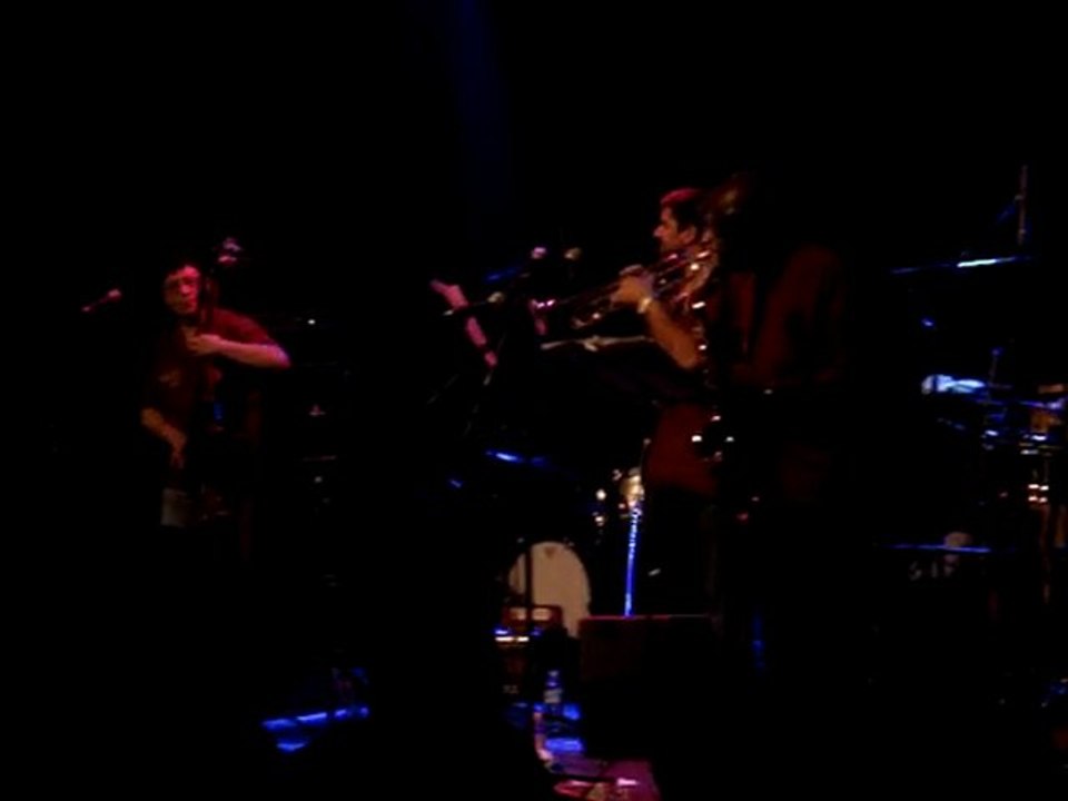 Quantic and his combo barbaro "Mas pan" au Bataclan (2009)
