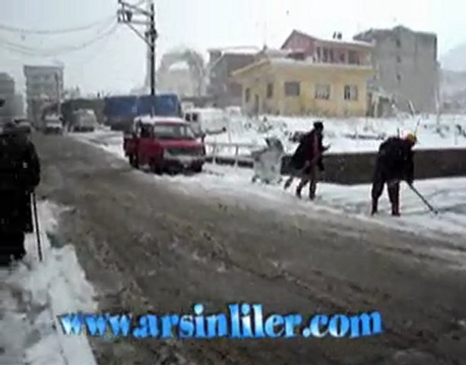 arsin çarşı içinde kar