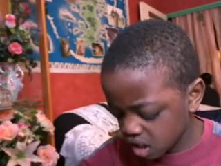 enfant de 8ans qui lit le coran