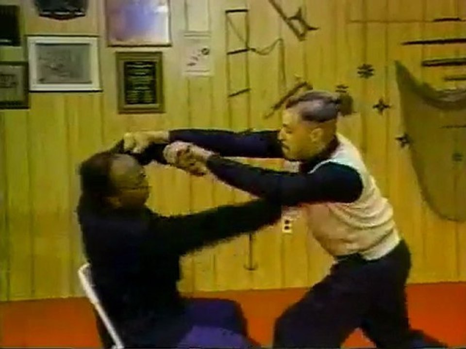 Magazine comme arme de défense