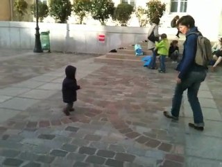 longue traversée à pieds de la place de la mairie du 14ème