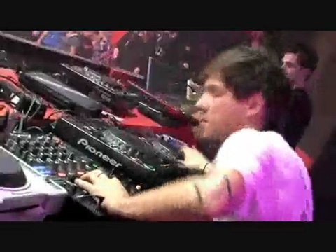 Teaser Tournée EXHIBITION de Quentin Mosimann