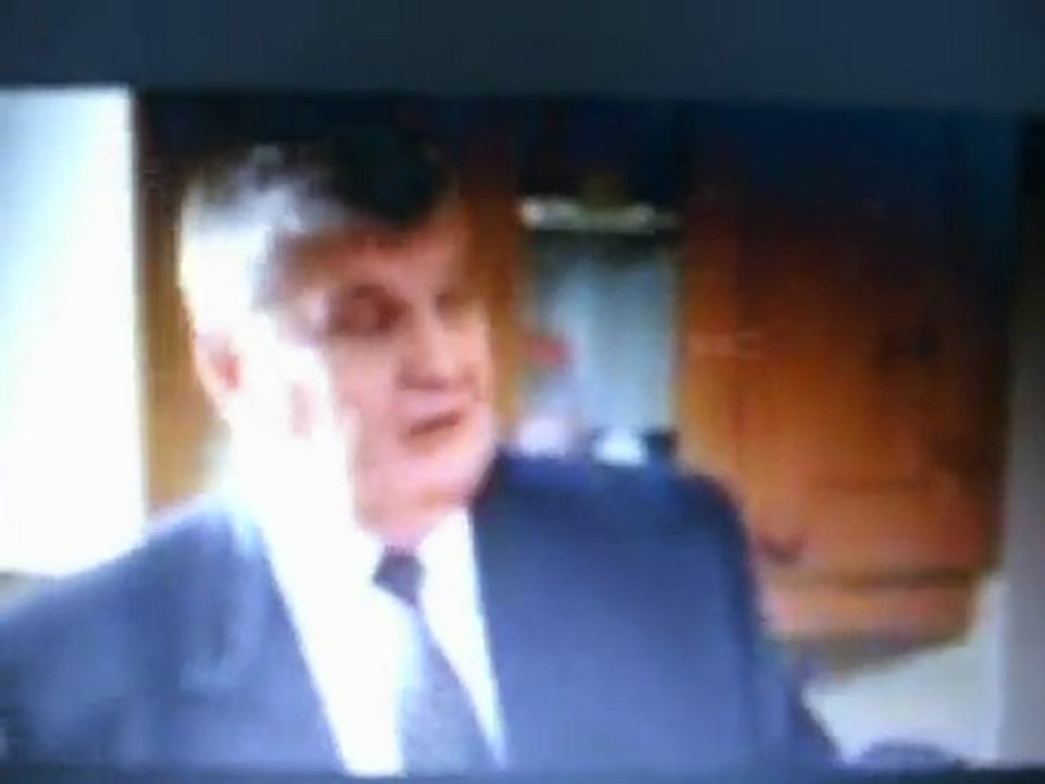 Stacey arrives on the square 2nd november 2004