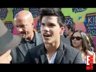 E! Online Interview with Taylor Lautner @ Kid Choice Awards