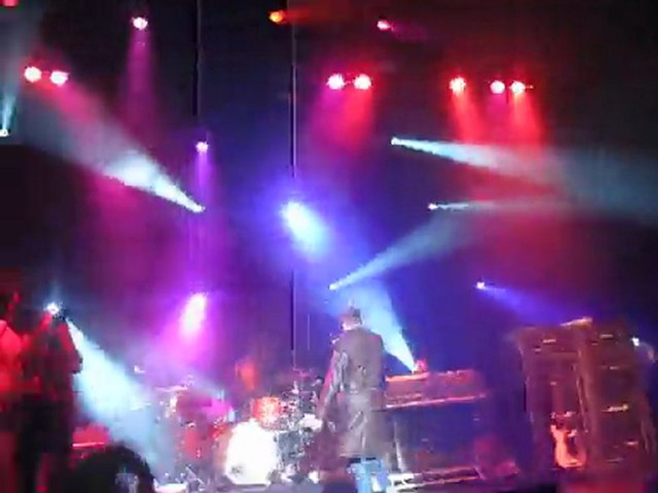 Kasabian - Underdog @ Lyon, oct 09