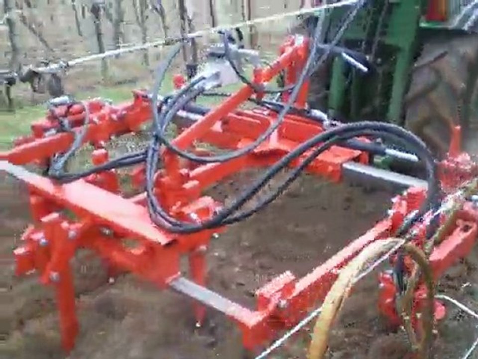 Charrue avec lame intercep et dents horyzontales