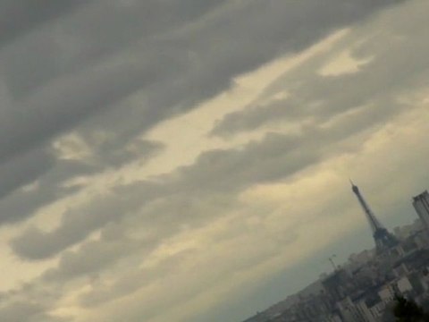 Tour Eiffel , Nuages rapides & giboulées