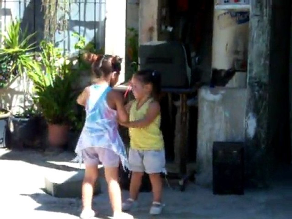 El baile d Maca y Renata...