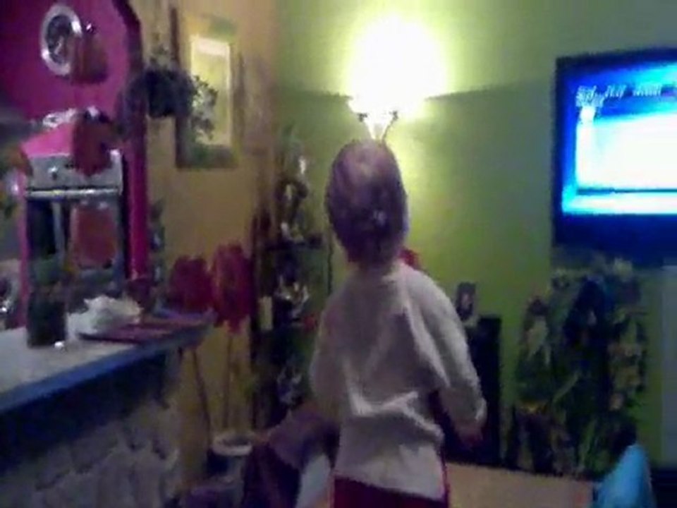 Jade qui danse a 2ans