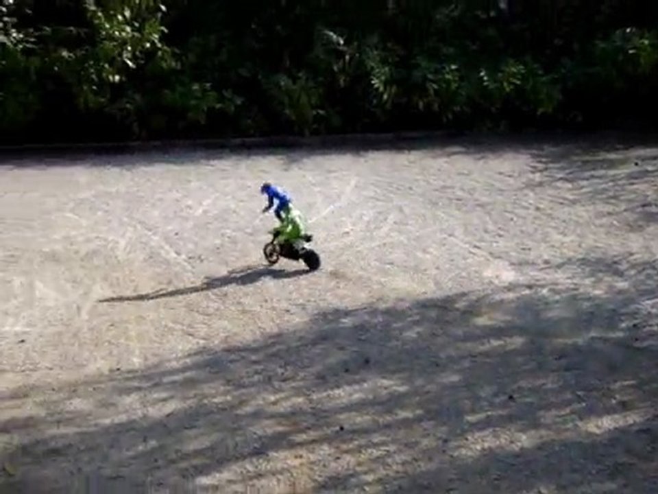 UNE MOTO POUR DEUX