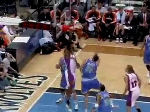 Amar'e Stoudemire scores 30 points and grabs an impressive 1