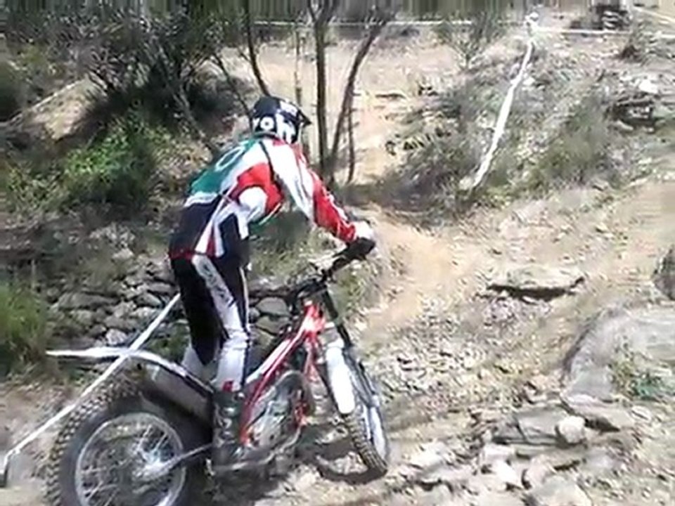 moto trial à CORBERE