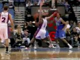 Amar'e Stoudemire beats two defenders and finishes with a po