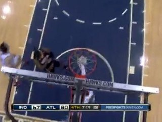 Zaza Pachulia steals the ball and assists Josh Smith with a