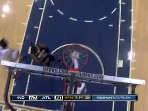 Zaza Pachulia steals the ball and assists Josh Smith with a