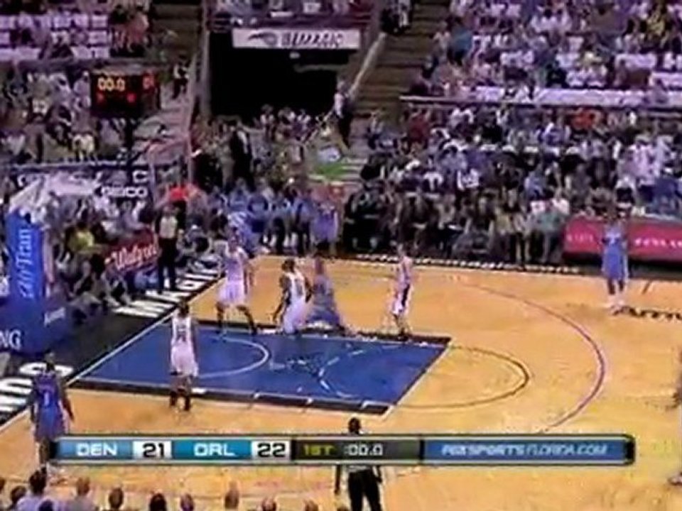 Carmelo Anthony beats the 1st quarter buzzer with a 3-pointe
