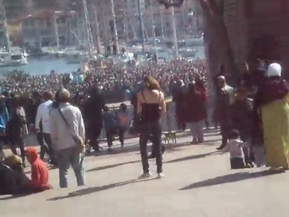 la foule chante lucho