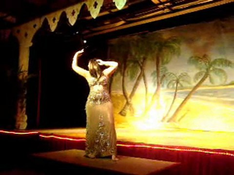 solo improvisation de danse orientale par Aurore