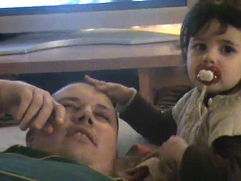 un massage sur la tête à papa