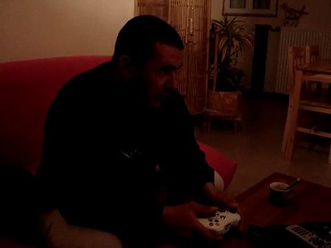 Les mecs et leurs consoles !! MDR