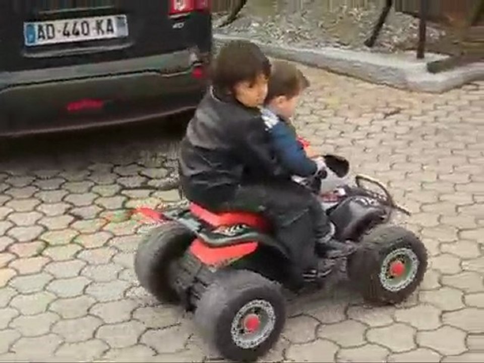 quentin fait du quad