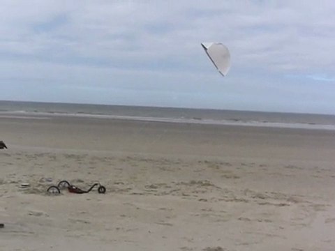 5eme test du buggy Rc avec la voile proto du projet Dared