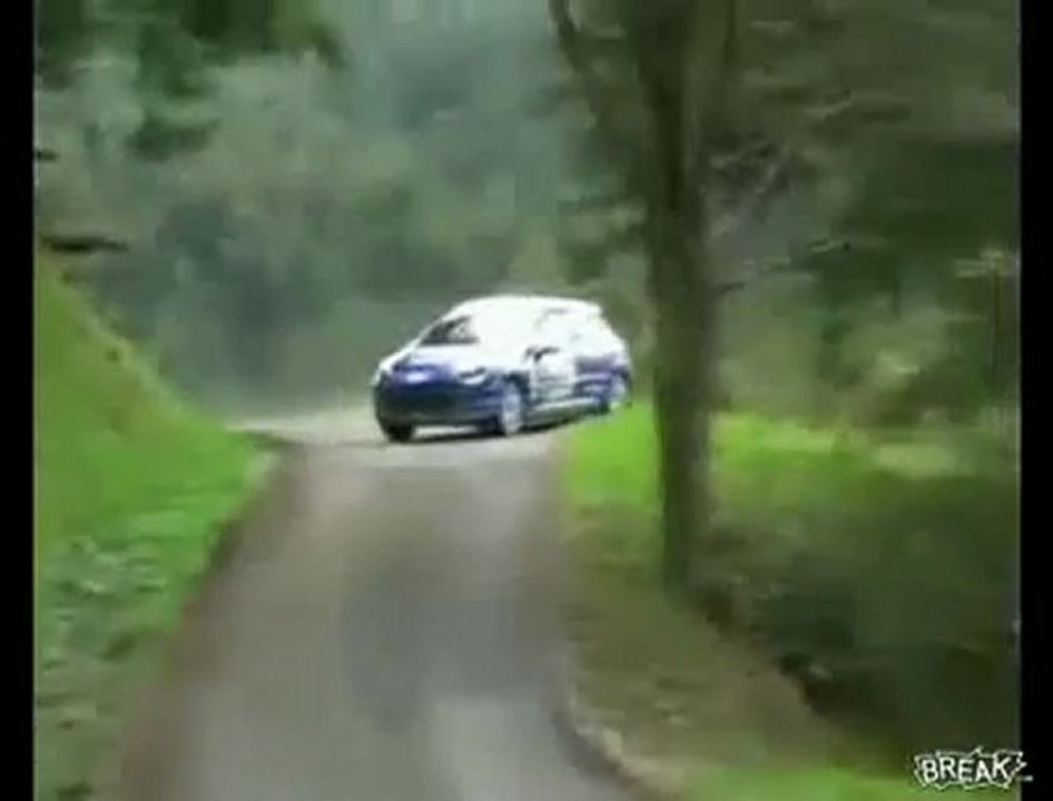 virajı alamayan rallici kaza yaptı youtubeline.com
