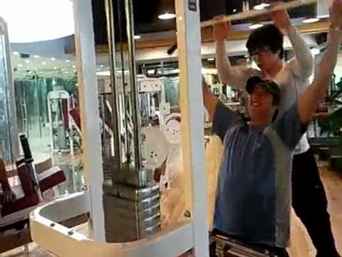 Lee Jung Jin 이정진 - Bodybuilding barrel curl!!