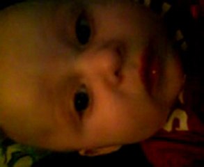 mon fils samuse avec sa bouche