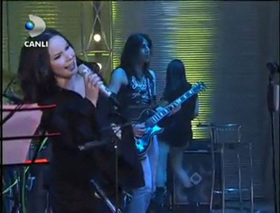 Sebnemferahclub.com Beyaz Show Sil Baştan