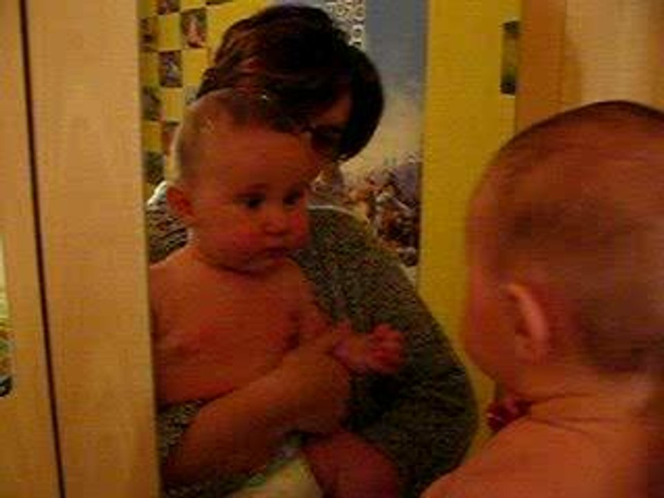 ENZO devant son miroir