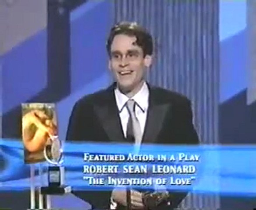 Robert Sean Leonard wins a Tony Award