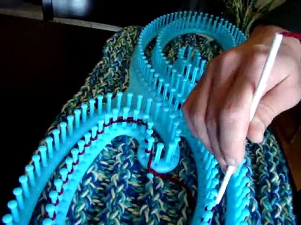 How To Loom Knit Using Serenity S Loom video Dailymotion