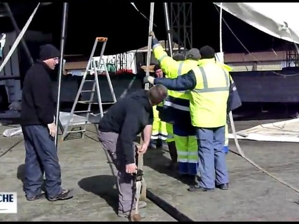 Montage du chapiteau du festival Spring à Saint-Hilaire