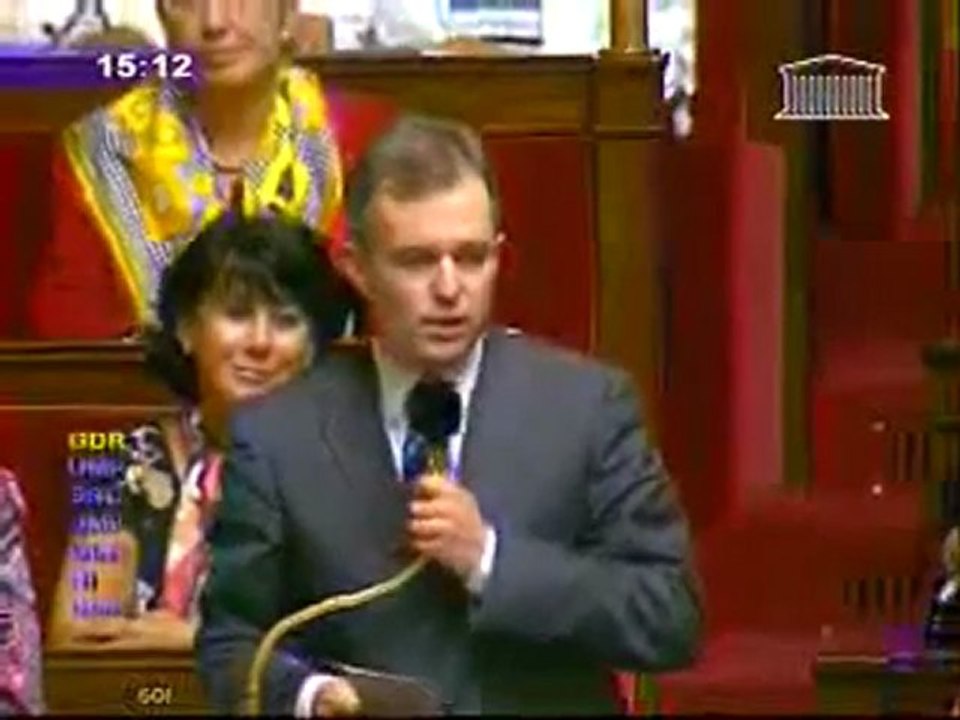 F. de Rugy interpelle H. Novelli sur les frais bancaires.