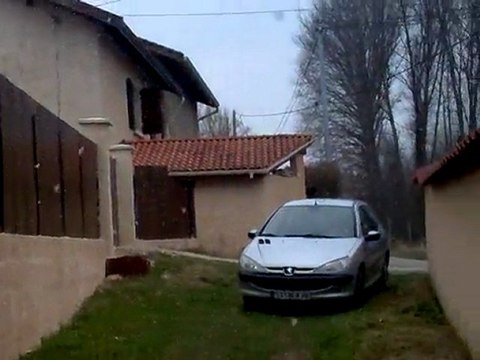 paso qui mange avec des flocons qui tombe debut mars 2010