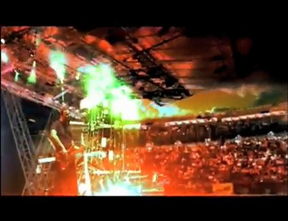 Matt Bellamy from Muse 'Shreds'