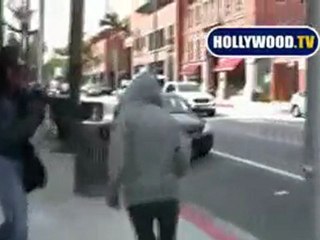 Samantha Ronson Gets Chased By Paparazzi