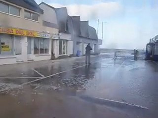 Tempète à Saint Martin de Bréhal 31 03 2010