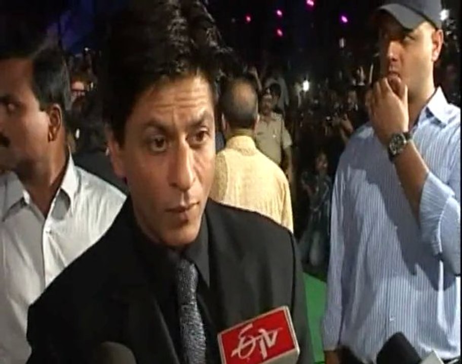 SRK interviewed by Taki @ Paa Premiere!