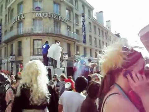 Carnaval etudiant Caen - les bus part-03 - 2010-04-01