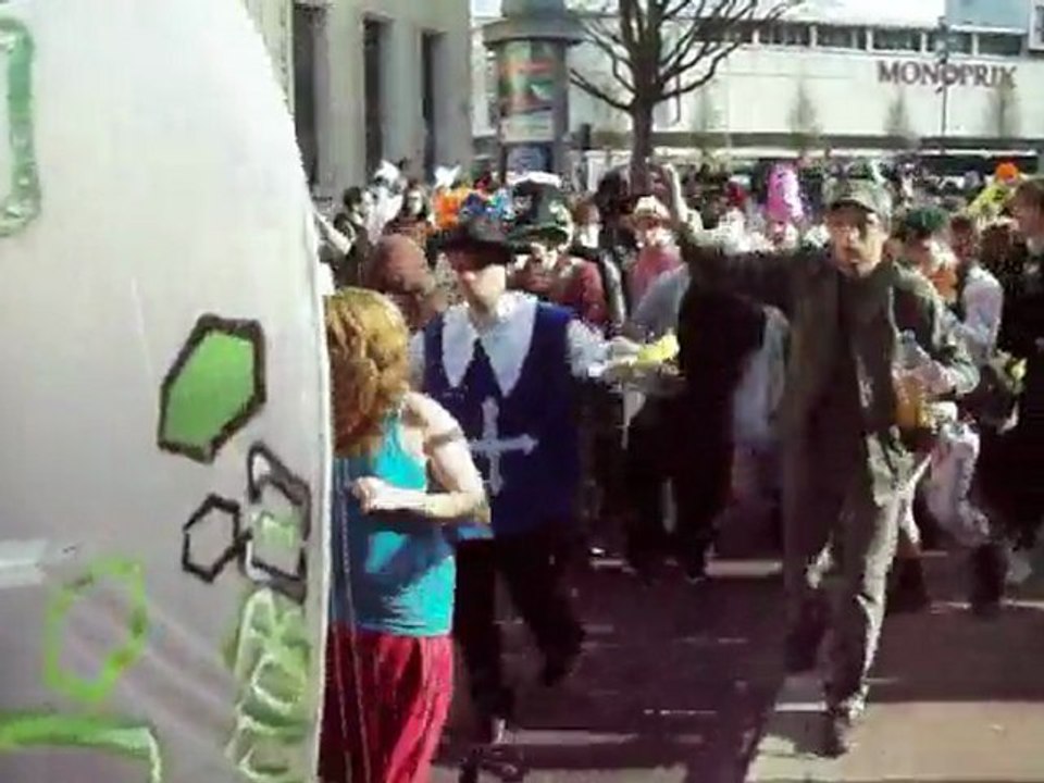 Carnaval etudiant Caen - char techno - 2010-04-01